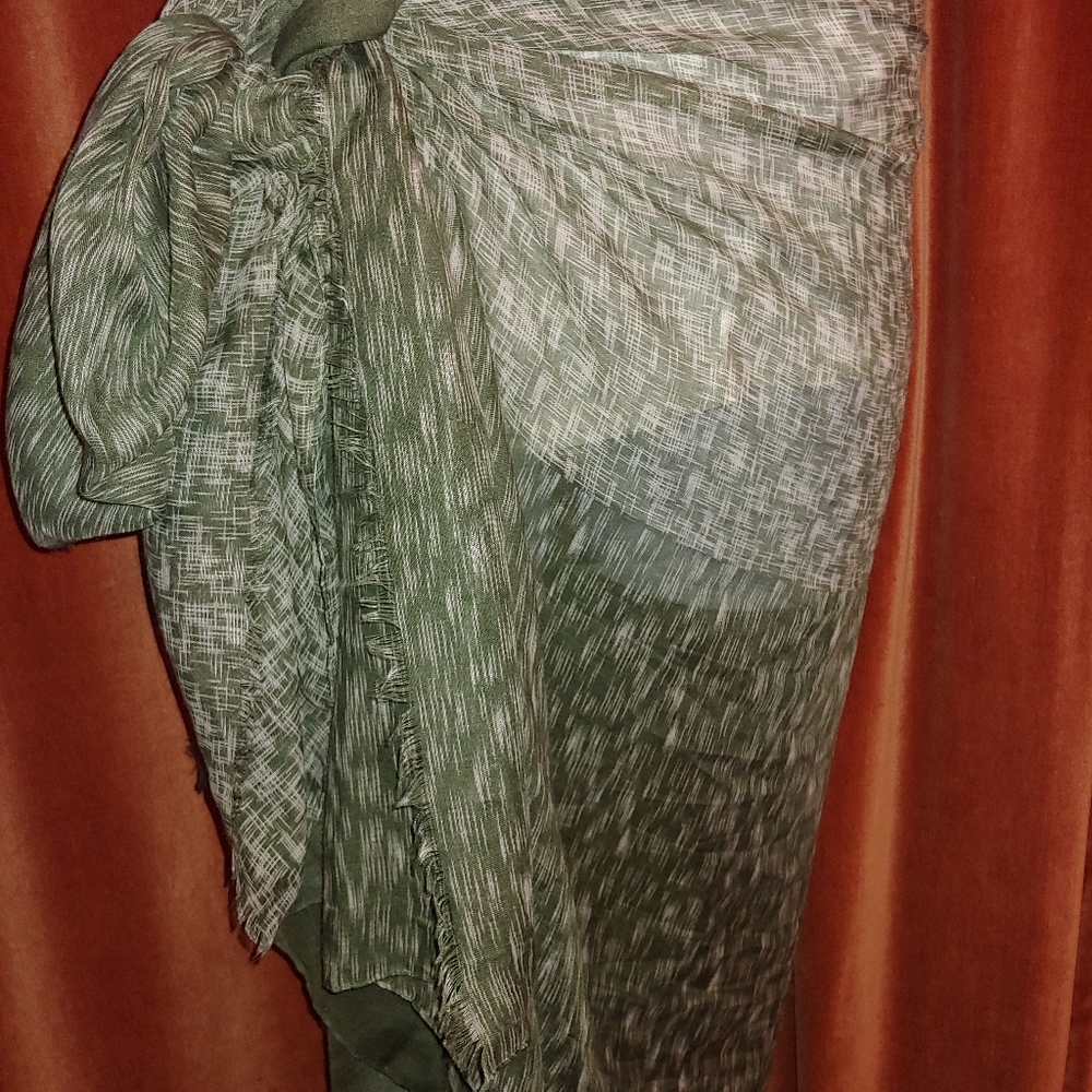 Beautiful scarf - Picture 4 of 4